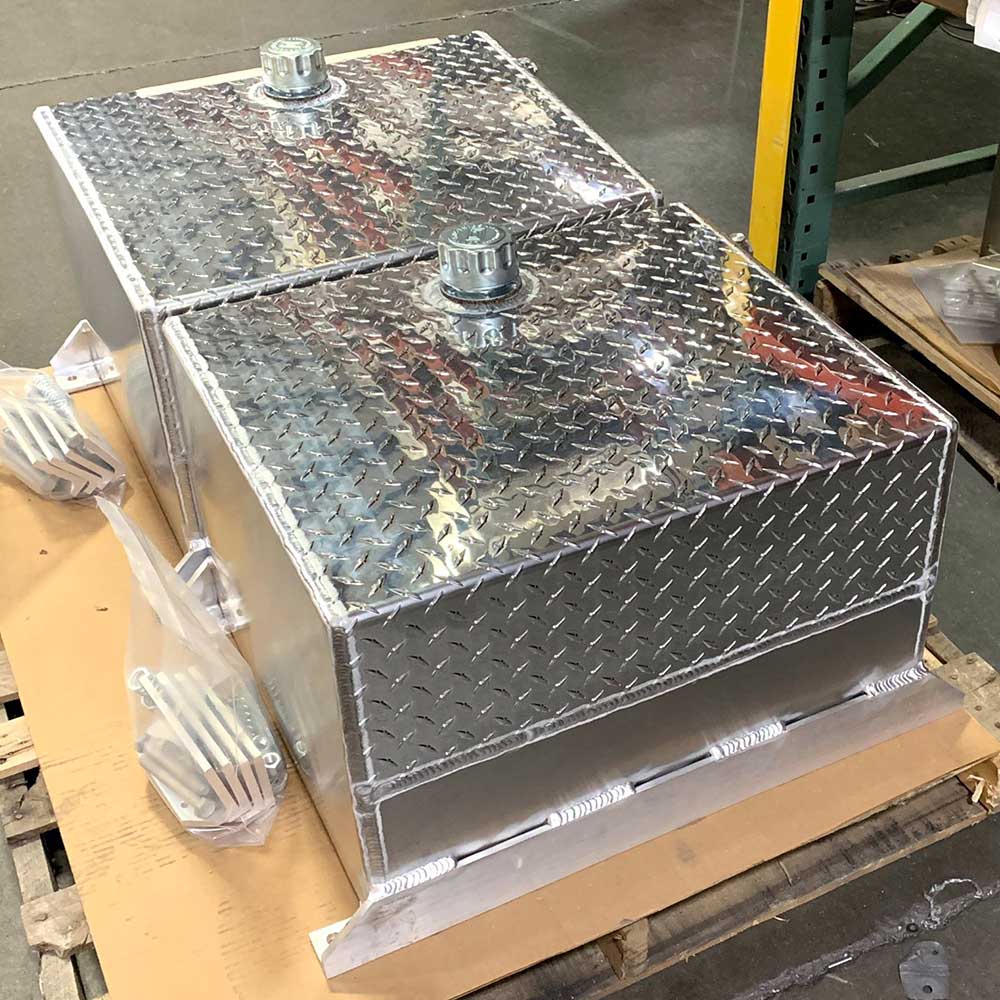 Hydraulic Aluminum Tank with Diamond Plate Top - 30 Gallons