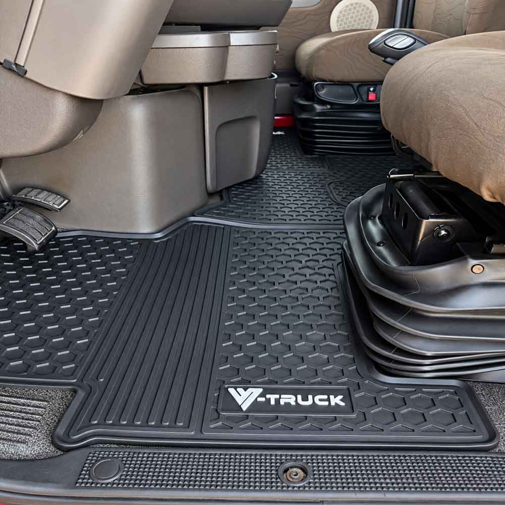 Volvo VNL 730/780, 2004–2018 Black 5 Piece Rubber Floor Mat Set