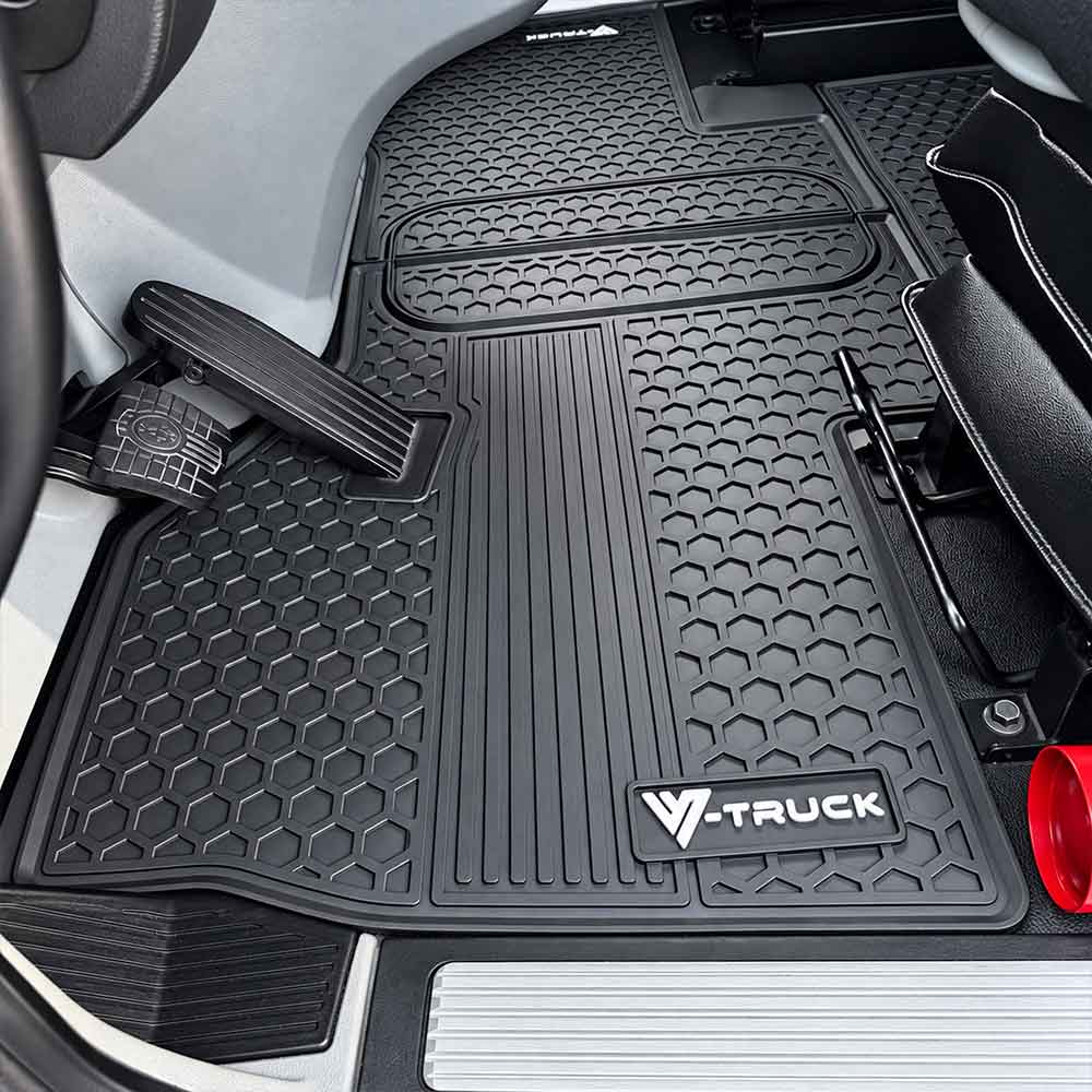 Kenworth T680 Black Rubber 4 Piece Floor Mat Set