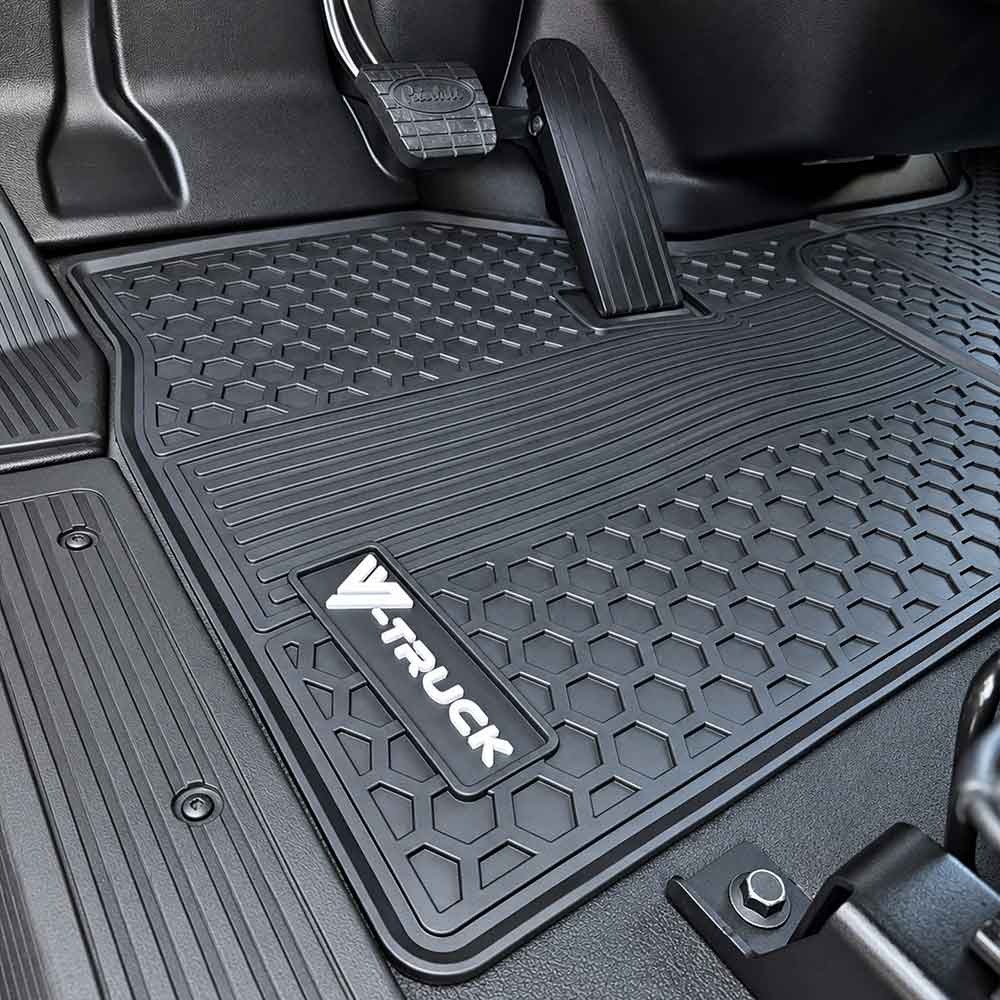 Peterbilt 579 Black Rubber 4 Piece Floor Mat Set