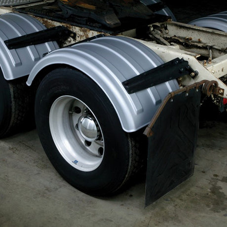 Close-up of 48" Galvanized gray poly Tt twin MIN2260 single axle fender
