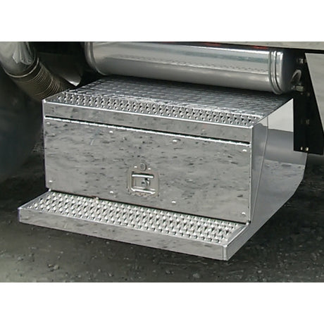 Peterbilt 379 battery box and tool box covers, close-up