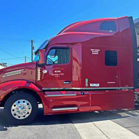 2021 - 2024 Peterbilt 579 ultraloft cab panel, close-up