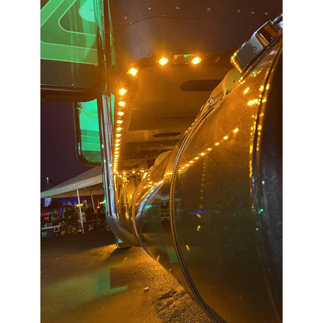 Peterbilt 389 36"/44" sleeper panel 4-1/2" drop full wrap with 3/4" amber/clear LED lights, close-up