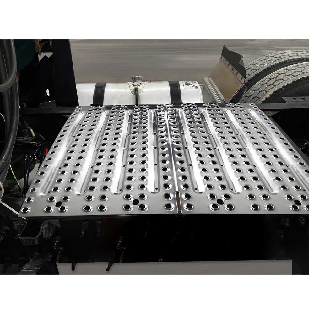 Volvo VNL 2003+ Aluminum Deck Plate