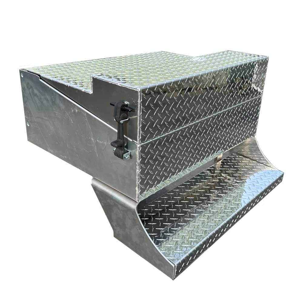 31" Freightliner Classic 2003 and Older Diamond Plate Aluminum Battery Box with Step