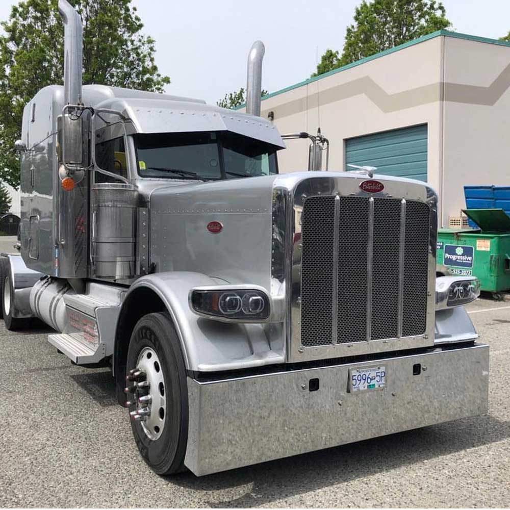 Peterbilt 365, 367, 388, 389, 567 20" American Eagle Chrome Plated Stainless Steel Bumper with Tow Holes