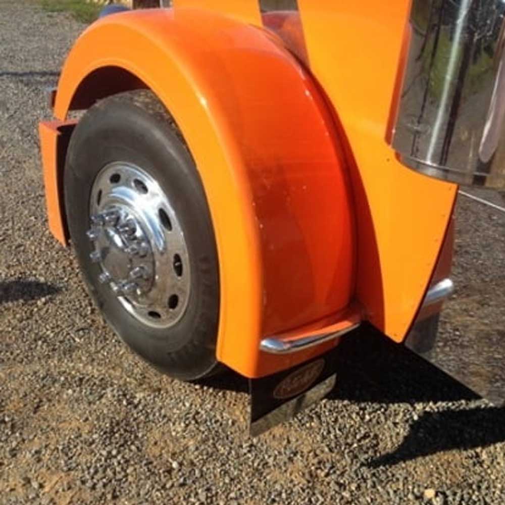 Peterbilt 389 6" front fender, close-up