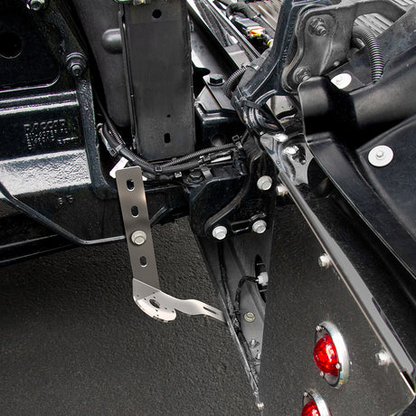Peterbilt bumper stabilizer bracket, close-up
