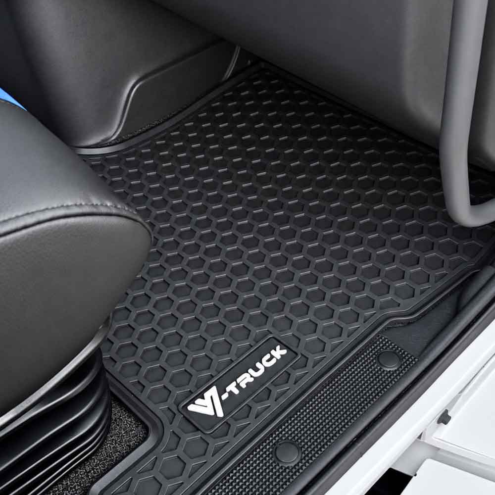 Volvo VNL 630 & 670 2004–2018 Black 5 Piece Rubber Floor Mat Set
