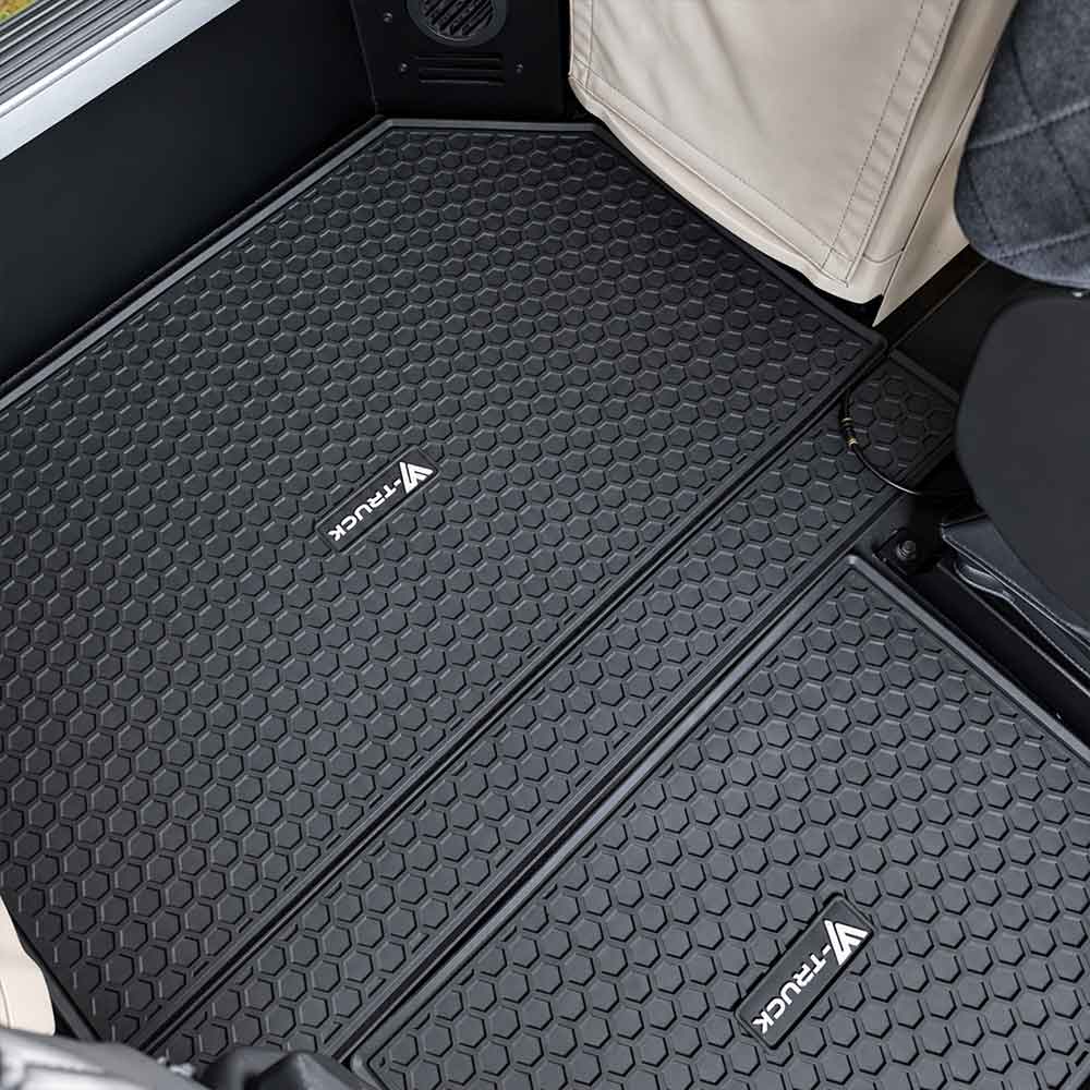 Peterbilt 579 Black Rubber 4 Piece Floor Mat Set